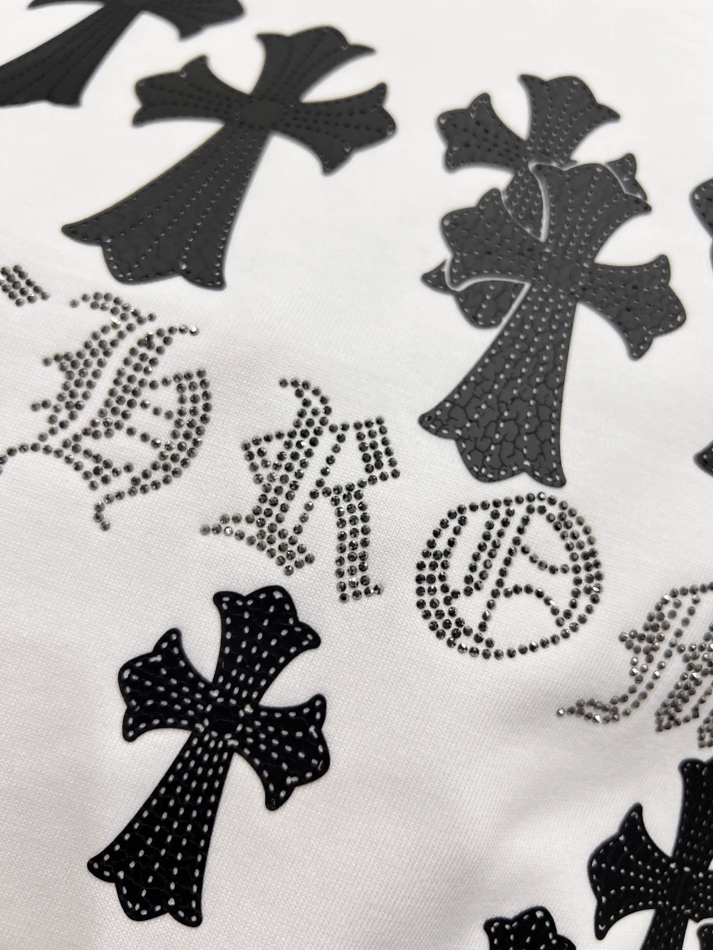 🅿️190 CH Crowe 2025 autumn and winter new short-sleeved T-shirt, cross foam technology + Middle Eastern Australian diamond design technology, the real thing is great🔥Same style for men and women, loose version, size S M L XL XXL five sizes black white
